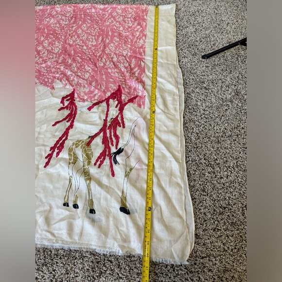 White and Wood Ventilo Women Scarf Multicolor Giraffes Print 100% Silk - Picture 5 of 10